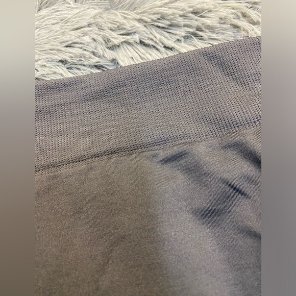 Hue medium large grey leggings NWT - Picture 3 of 5